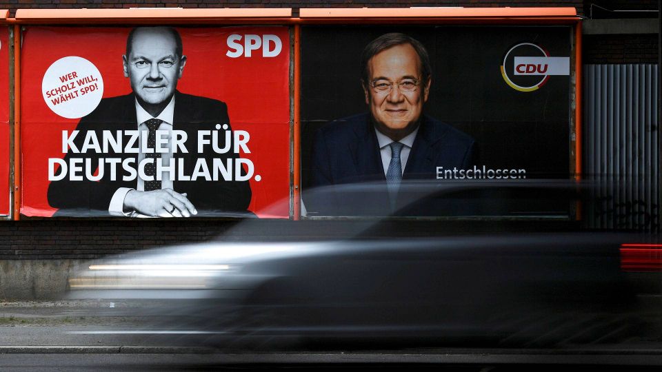 Intet er afgjort endnu i det tyske valg, men det bliver højest sandsynlig enten Armin Laschet (CDU) eller Olaf Scholz (SPD), der bliver kansler efter Angela Merkel (CDU). | Foto: Annegret Hilse/Reuters/Ritzau Scanpix