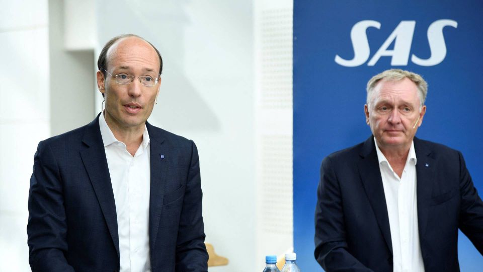 SAS-topchef Anko van der Werff og formand Carsten Dilling | Foto: Lars Schroder/AFP/Ritzau Scanpix