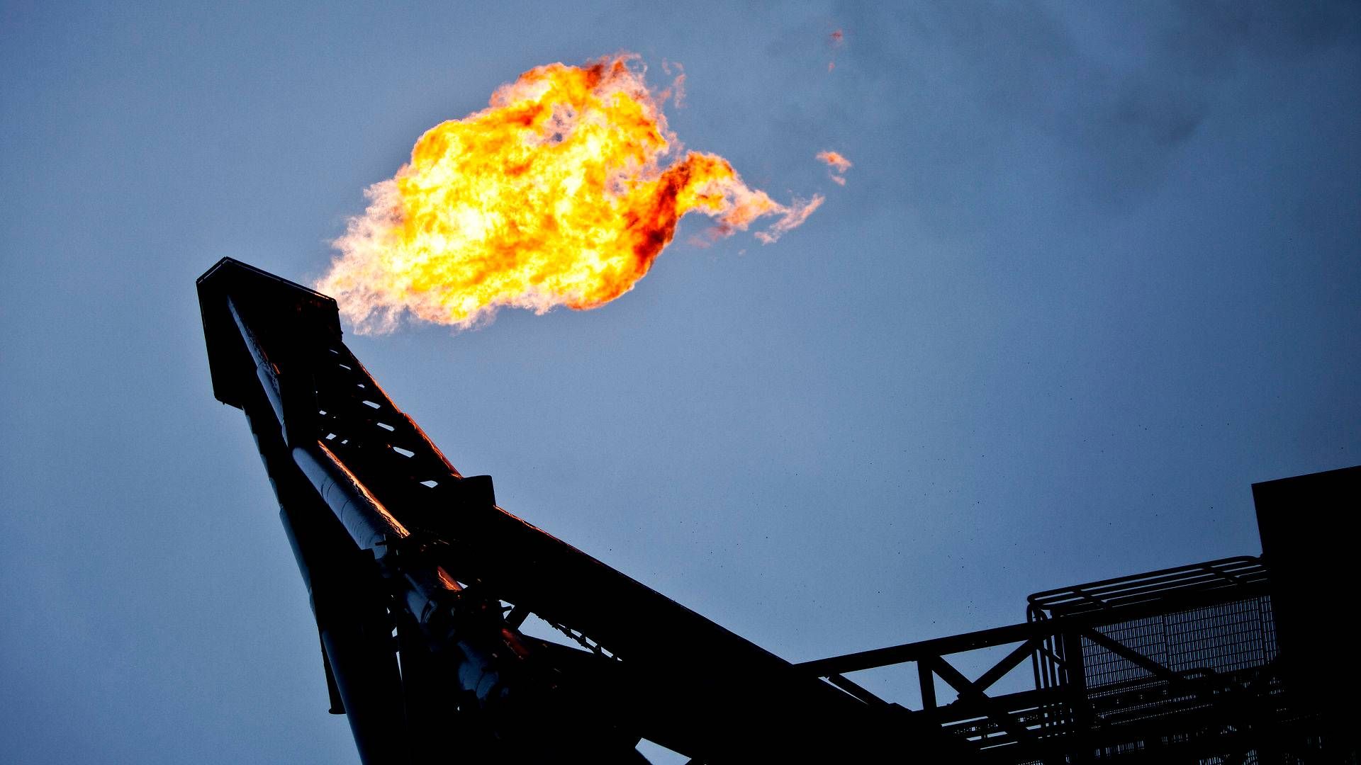 Flaring kan betegnes som afbrænding af naturgas i forbindelse med olieproduktion. Godt 70 procent af afbrændingen i dansk sektor er sikkerhedsrelateret, mens de resterende 30 procent består af rutineflaring; bevidst afbrænding af uønsket gas. | Foto: Magnus Holm/Politiken/Ritzau Scanpix