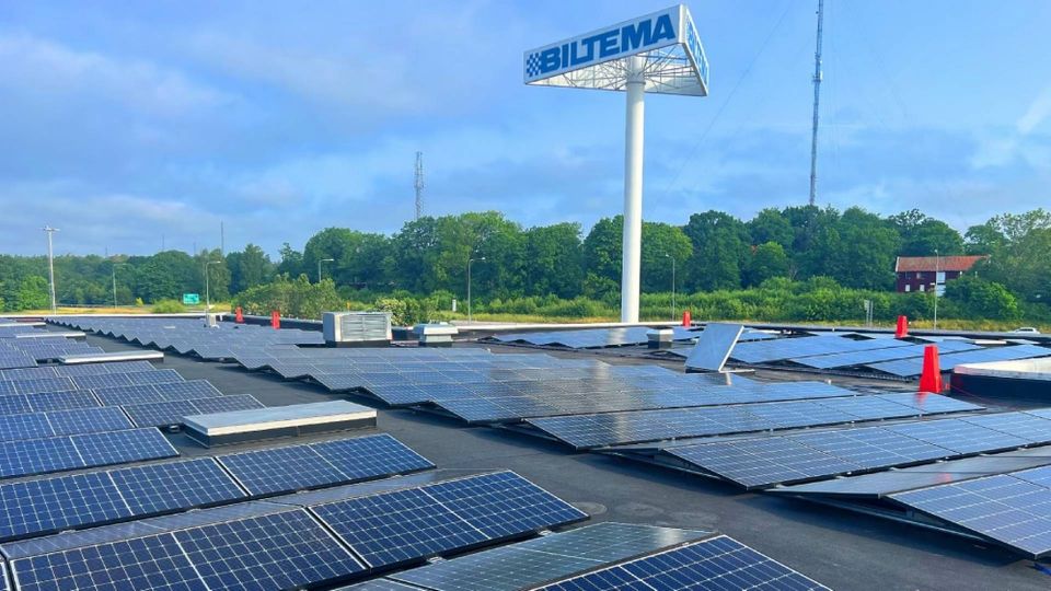 SOLCELLER: Biltema har installert solceller på mer enn 30 av sine varehus. | Foto: Biltema