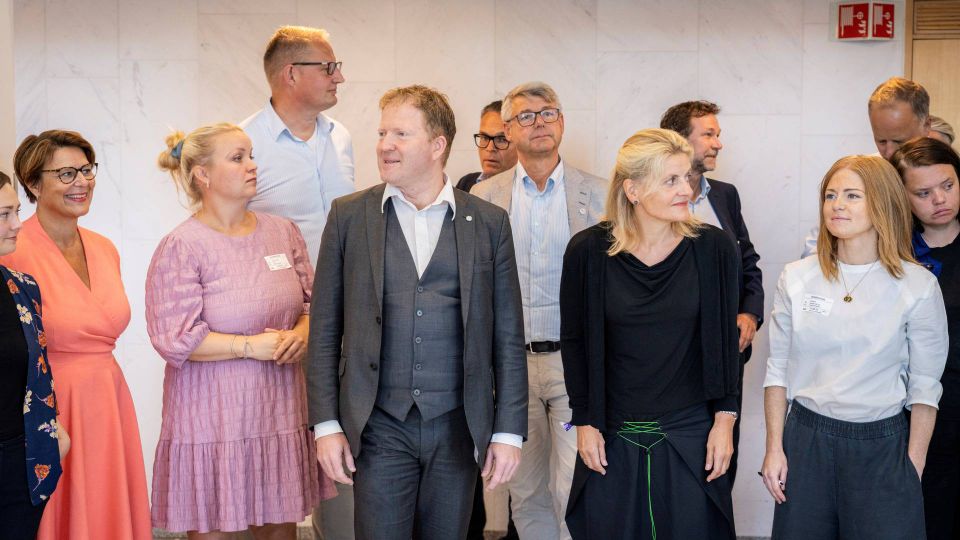HASTEMØTE: Kommunal- og distriktsminister Sigbjørn Gjelsvik hadde fredag møte med ulike aktører i utleiemarkedet for å diskutere situasjonen med få boliger og høye priser.