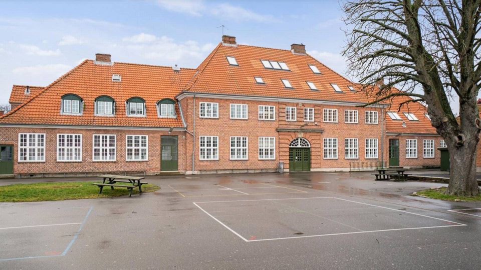 Grundtvigsskolen fra 1917, sådan som den tager sig ud i dag. | Foto: Nordicals