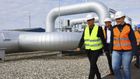 Tyskland er i gang med at bygge flere LNG-terminaler for at gøre sig uafhængig af russisk gas efter invasionen af Ukraine. Her besøger økonominister Robert Habeck en af de nye terminaler, som er ved at blive bygget. | Foto: Fabrizio Bensch/Reuters/Ritzau Scanpix