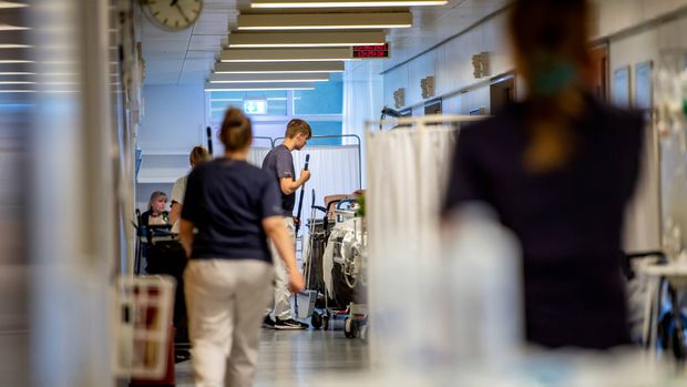 På grund af influenza og corona ligger der nu patienter på gangene på Aalborg Universitetshospital. | Foto: René Schütze