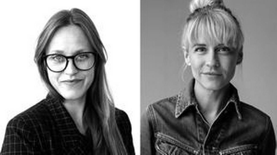 Katrine K. Pedersen (t.v.) og Marie Høst (t.h.) er værter på Politiken-podcasten ”Meme dig til magten”. | Foto: PR