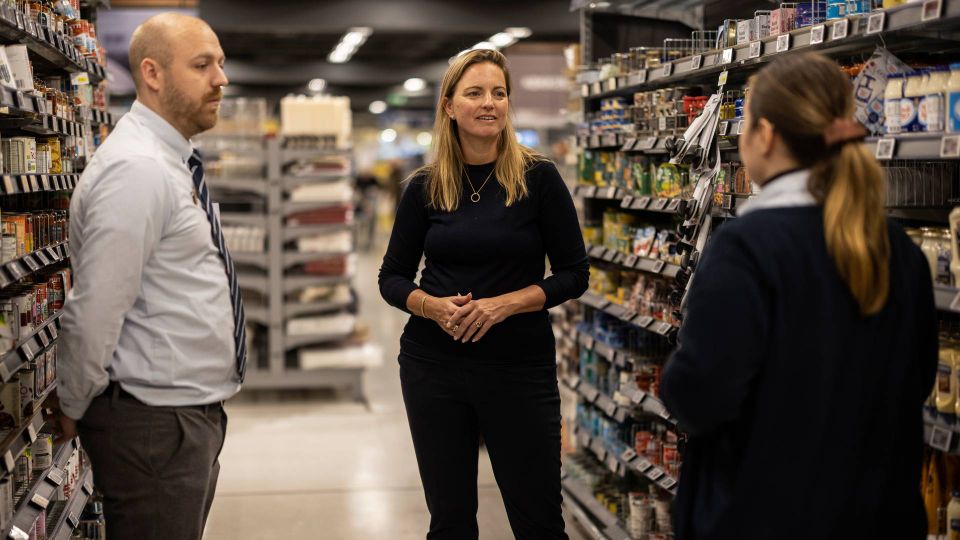 De fleste kvindelige varehuschefer, Anja Madsen har mødt i Danmark, ville ikke tale om sig selv specifikt som kvindelige ledere – til forskel fra i Storbritannien. | Foto: Joachim Ladefoged