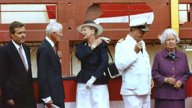 Maersk group head at the time Jess Søderberg, Mærsk Mc-Kinney Møller, the Queen of Denmark, Margrethe II, and Prince Henrik of Denmark in 1997 when the ship was launched. | Foto: Carsten Andreasen/Ritzau Scanpix