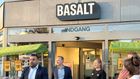 Nettos topchef Braw Bakir (tv) til åbningen af den første Basalt-butik i oktober - syv måneder efter lukker kæden ned. | Photo: Stine Skriver