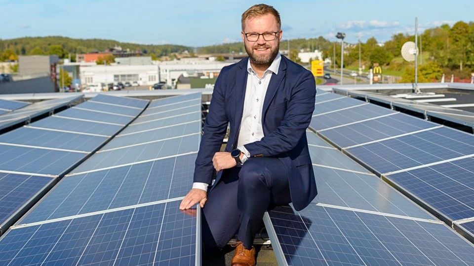 Grunnlegger Carl Christian Strømberg vil fortsatt lede Solcellespesialisten til ny daglig leder er på plass. Han vil deretter tre inn i nyetablert rolle som øverste ansvarlig for vekst og produktutvikling. | Foto: Solcellespesialisten