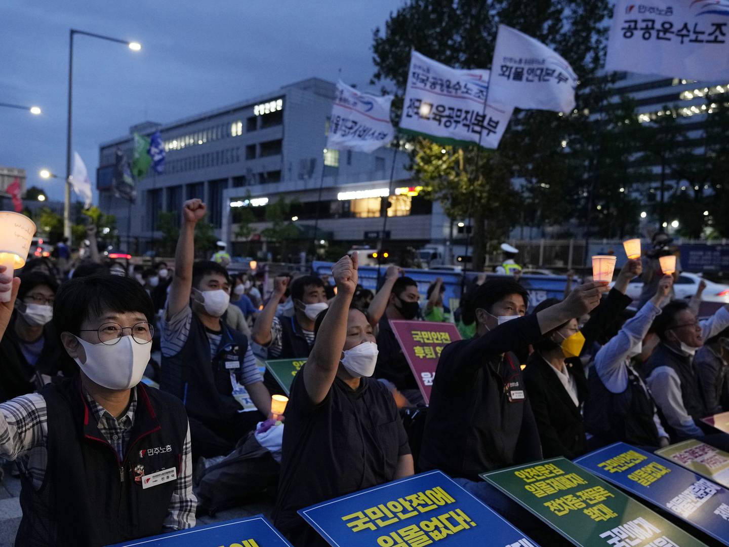 Major Korean union joins truckers protest as strike broadens