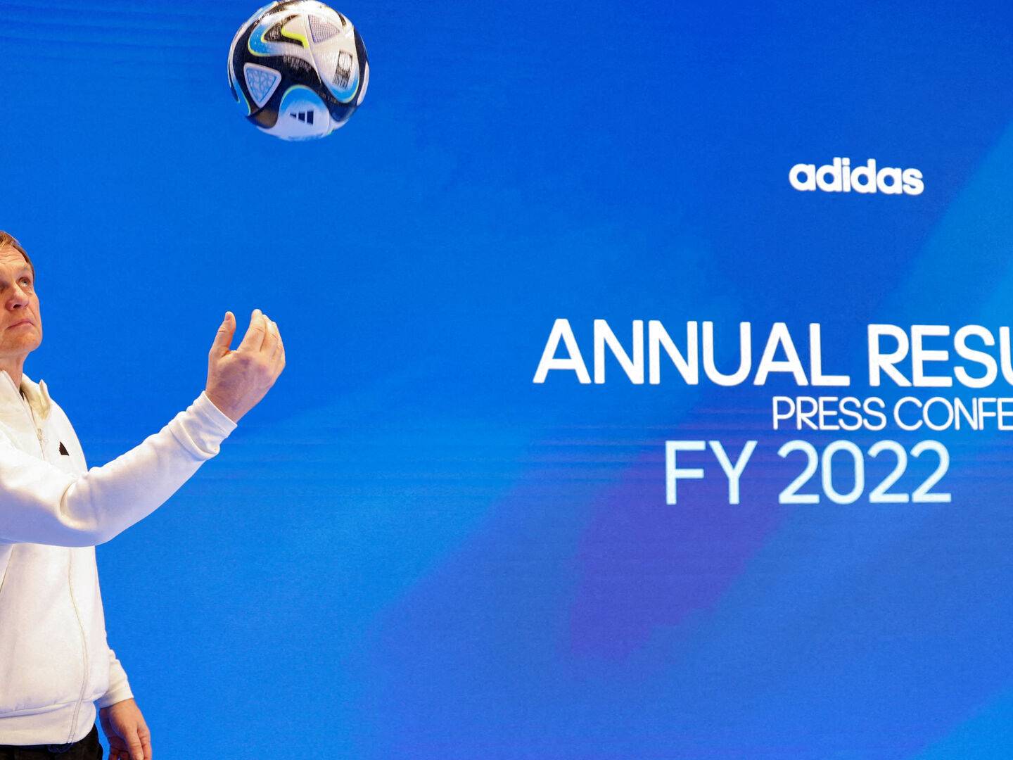 Adidas frigiver Yeezy-sko i maj og vil donere indtægter til NGO'er — DetailWatch
