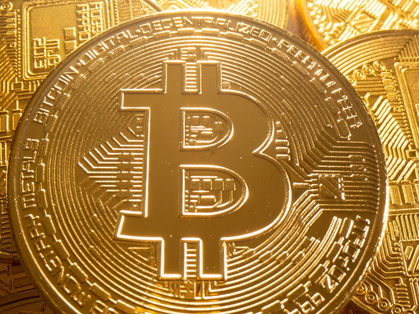 Bitcoin falder til den laveste værdi i halvandet år