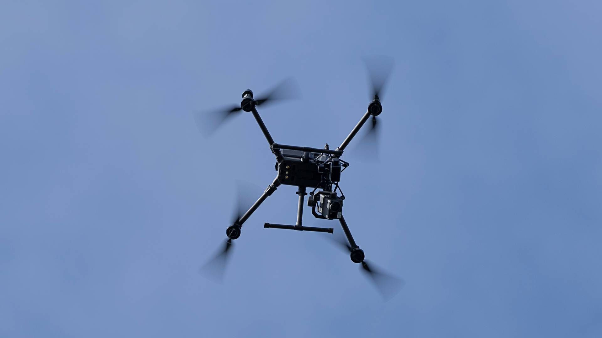 Ny dronealarm lukker kortvarigt to lufthavne —