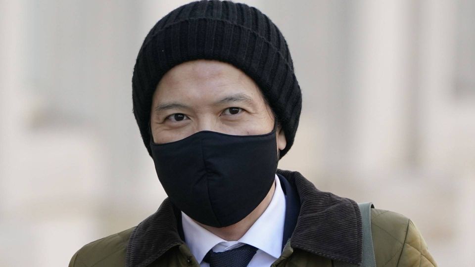 Der angeklagte Ex-Goldman-Banker Roger Ng vor einem Gerichtstermin. | Foto: picture alliance / ASSOCIATED PRESS | Seth Wenig