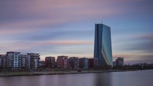 Blick auf die EZB | Foto: picture alliance / greatif | Florian Gaul