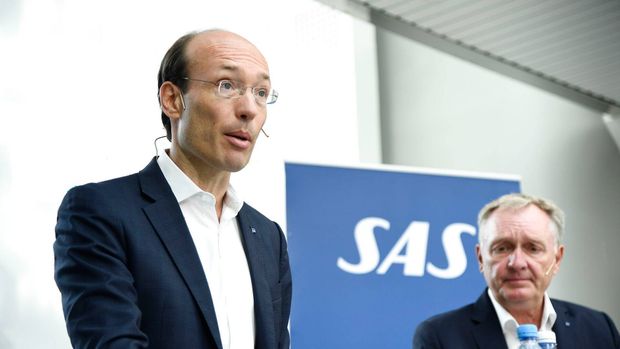 Topchef for SAS, Anko van der Werff, og bestyrelsesformand, Carsten Dilling. | Foto: Lars Schröder/AP/Ritzau Scanpix