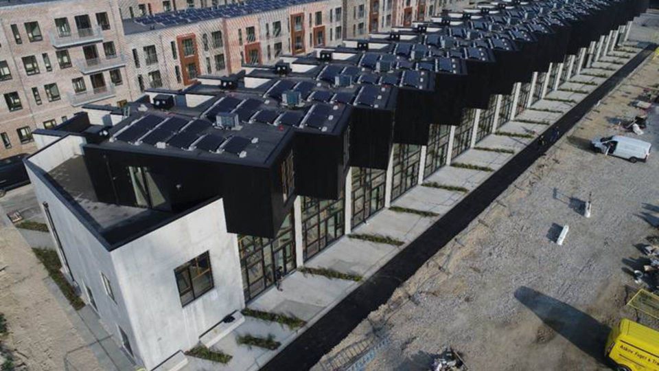 Solceller på taget af NREP og AG Gruppens bæredygtige boligprojekt Upcycle Studios i København. | Foto: PR/NREP.