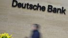 Deutsche Bank-aktien var under pres fredag. | Foto: Toby Melville/Reuters/Ritzau Scanpix