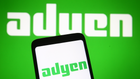 Adyen Schriftzug auf einem Smartphone | Photo: picture alliance / ZUMAPRESS.com