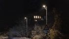 Torsdag aften var der lys i vinduerne på Marienborg, hvor Mette Frederiksen forhandler med blandt andet Venstre og Moderaterne om en ny regering. | Foto: LISELOTTE SABROE