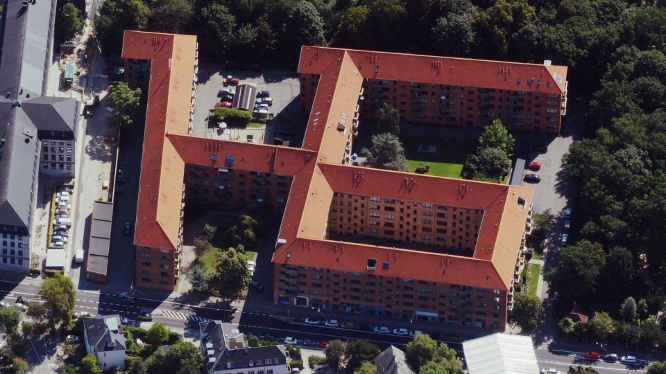 Peter og Emma Thomsens Legats største aktiv, Løvgården, er en 22.000 kvm boligudlejningsejendom beliggende på hjørnet af Søndre Fasanvej og Porcelænshaven på Frederiksberg. | Foto: Klima-, Energi- og Forsyningsministeriet