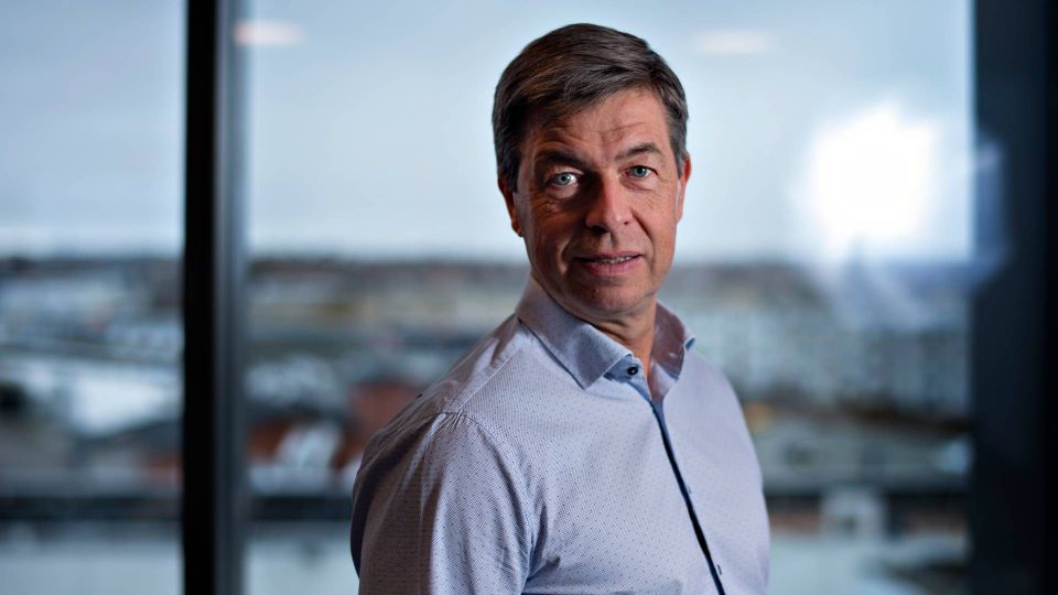 Jørgen Wisborg skal sidde for bordenden i bestyrelseslokalet hos Blue Water Shipping. | Foto: Brian Karmark