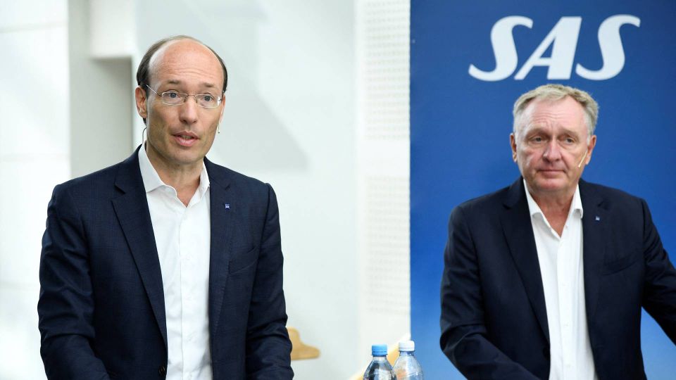 Adm. direktør i SAS, Anko van der Werff (tv), og bestyrelsesformand Carsten Dilling (th) | Foto: Tt News Agency/Reuters/Ritzau Scanpix