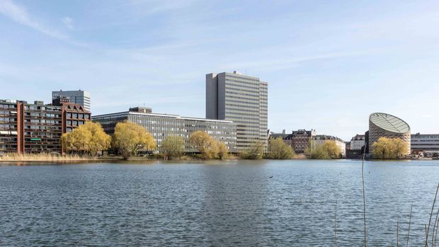 Ejendommen til venstre for Scandic Hotel bliver fra torsdag en del af ejendomsporteføljen hos Danske Banks pensionsselskab Danica. | Foto: PR / Danica / Niels Nygaard