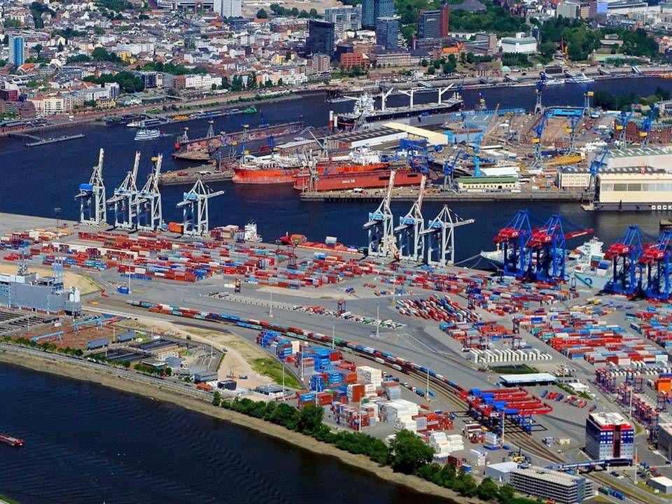 Port of Hamburg sees drop in cargo volumes leveling out