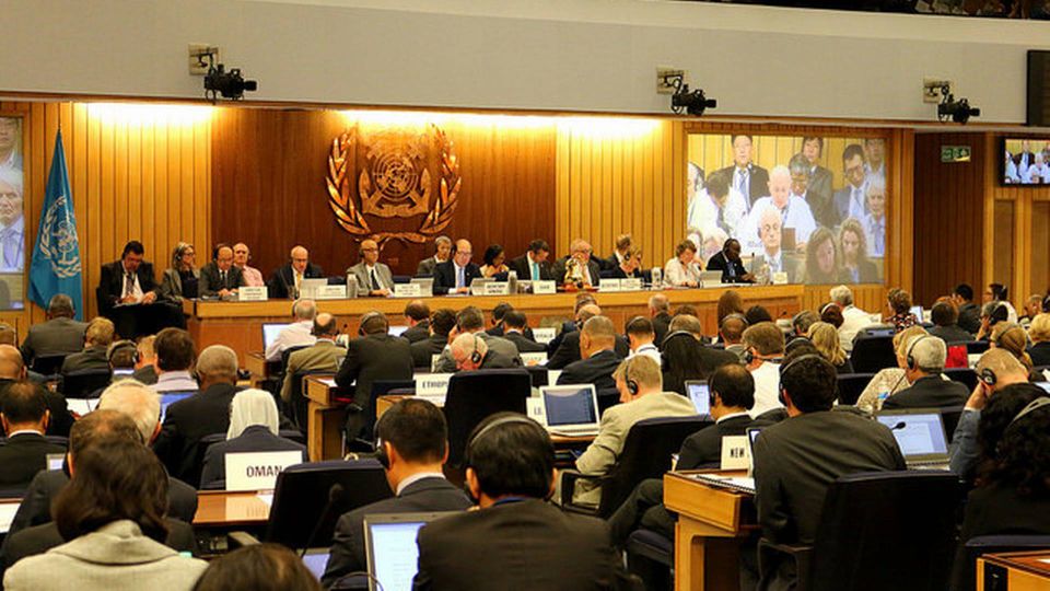 Møde i IMO's miljøkomite, hvor emner som CO2-reduktion bliver diskuteret med repræsentanter fra lande, industrien og ngo'er. | Foto: IMO