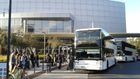 Silicon Valley og San Francisco er kendt for store trafikproblemer, og flere større virksomheder har oprettet egne transportsystemer. Her henter Google ansatte med sine egne busser.
