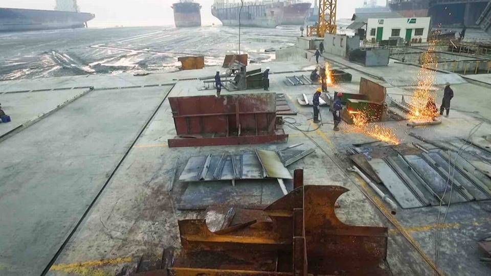 A yard in Bangladesh now does secondary cutting on an impermeable floor. However, the ship is still landed and cut on the beach. | Photo: GMS