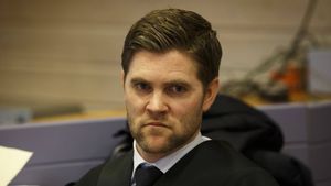 Advokat Helge Hartz, her avbildet under en rettssak i Sør-Østerdal tingrett i 2015, hvor seks menn var tiltalt for ulovlig ulvejakt. | Foto: Heiko Junge / NTB
