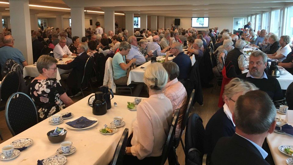 Her får knap 600 medlemmer af den Danske Banks pensionistforening i København kaffe og en ostemad og wienerbrød til et foredrag om Storebælt. Foto: Privat | Foto: Privat