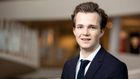 21-årige Mads Eberhardt skal ugentligt levere analyser om kryptovalutaer hos Saxo Bank. | Foto: PR/Saxo Bank
