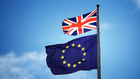 Die Flaggen der EU und Großbritanniens | Photo: picture alliance / empics | Jane Barlow