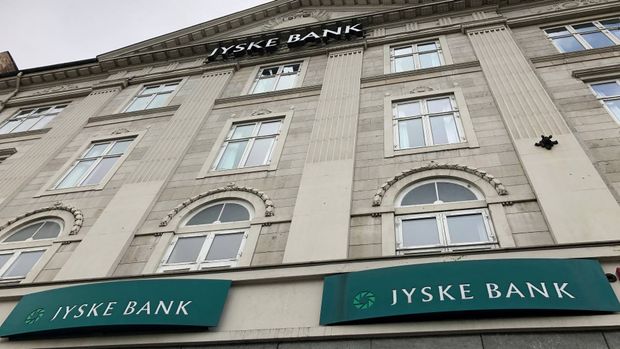 Jyske Bank forventer nu et resultat efter skat eksklusiv engangsomkostninger på omkring 3,8 mia. kr. Tidligere ventede banken et resultat i den øvre ende af intervallet 3-3,4 mia. kr. | Foto: Nikolaj Skydsgaard/Reuters/Ritzau Scanpix