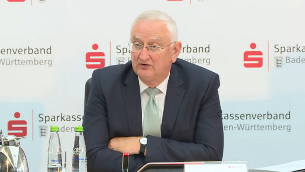 Die Amtszeit läuft 2024 aus: Der baden-württembergische Sparkassenpräsident Peter Schneider. | Foto: Screenshot FinanzBusiness
