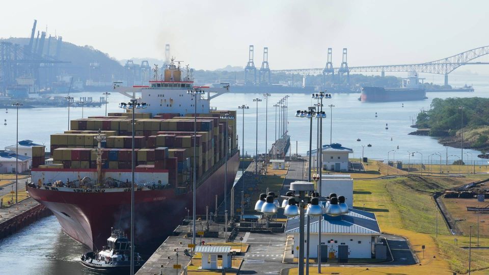 Panama-kanalen døjer i øjeblikket med lav vandstand, hvilket betyder, at de største skibe har svært ved at komme igennem. | Foto: Arnulfo Franco/AP/Ritzau Scanpix
