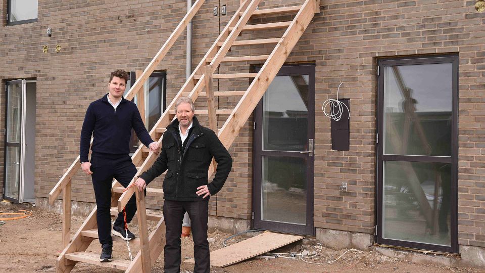 De sidste boliger i Kildebjerg Ry opføres af Byggefirmaet Jørgen Højberg, der ejes af Jesper Højberg (t.v.) og Jørgen Højberg. | Foto: Pr
