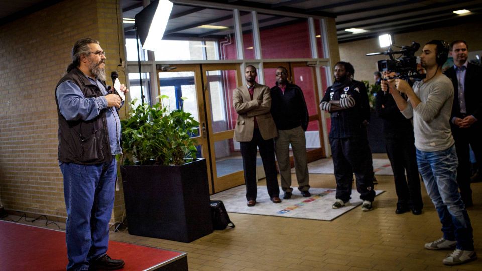 Rui Monteiro på scenen i 2012 for at fortælle om tv-stationen Indvandrer TV. | Foto: Ditte Lysgaard Holm