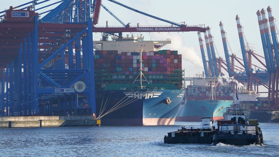 Motorproducent MAN Energy Solutions forventer, at de store containerrederier snart vil begynde at ombygge serier af skibe, så de kan sejle på grønt brændstof. | Foto: Marcus Brandt/AP/Ritzau Scanpix