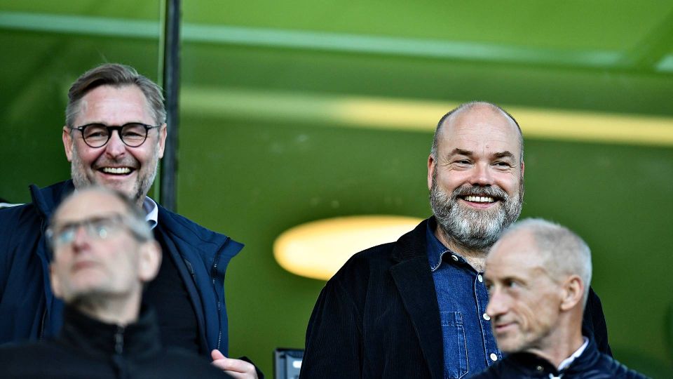 Ifølge Claus Steinlein, adm. direktør i FC Midtjylland, betyder Anders Holch Povlsens aktiemajoritet ikke, at den lyssky erhvervsprofil bevæger sig endnu mere ud i offentligheden. | Foto: Ernst van Norde