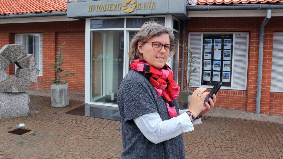 Serviceleder Lene Vangsgaard Andersen, Hvidbjerg Bank, foretog den første transaktion med MitIDd. 12 maj. | Foto: PR / Hvidbjerg Bank / BEC