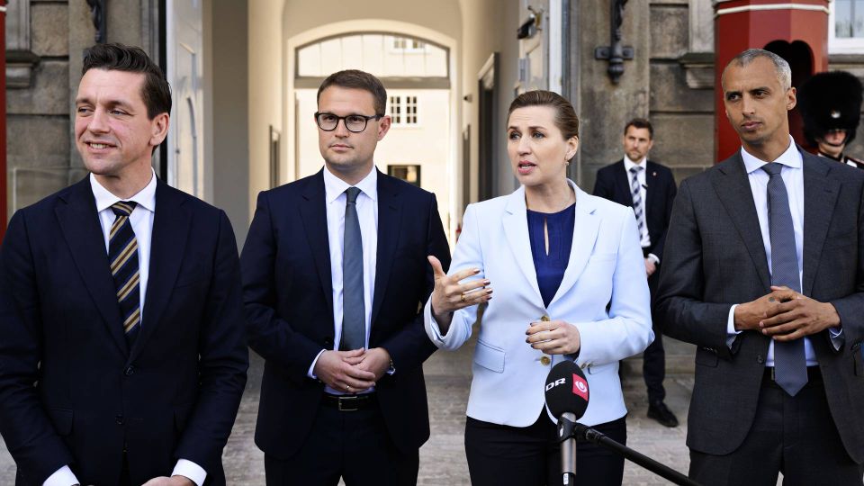 Christian Rabjerg Madsen (i midten t.v.) overtog posten som indenrigs- og boligminister 2. maj i forbindelse med en ministerrokade. | Foto: Philip Davali