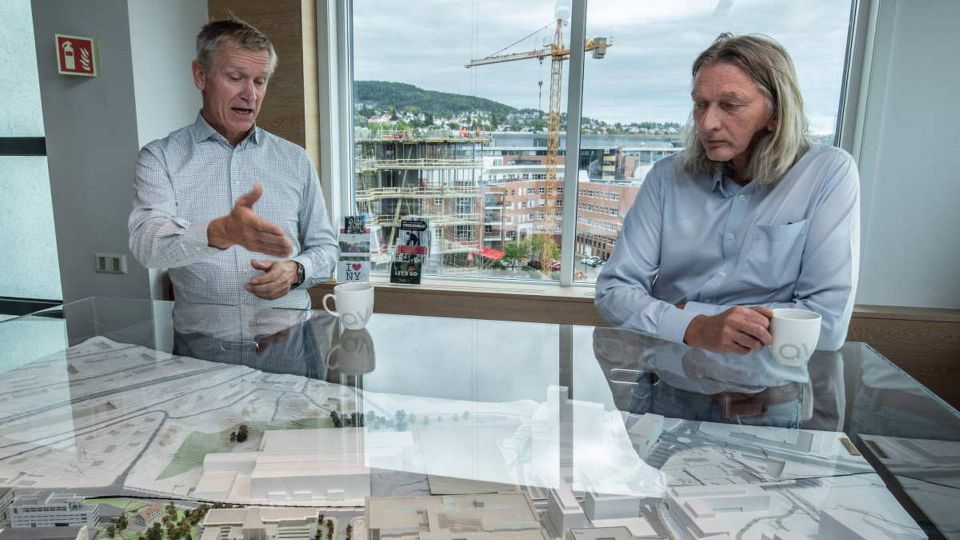 TRAPPER NED: Øystein Thorup og avtroppende prosjektdirektør Terje Løvold i Avantor. | Foto: Vidar Sandnes/EiendomsWatch