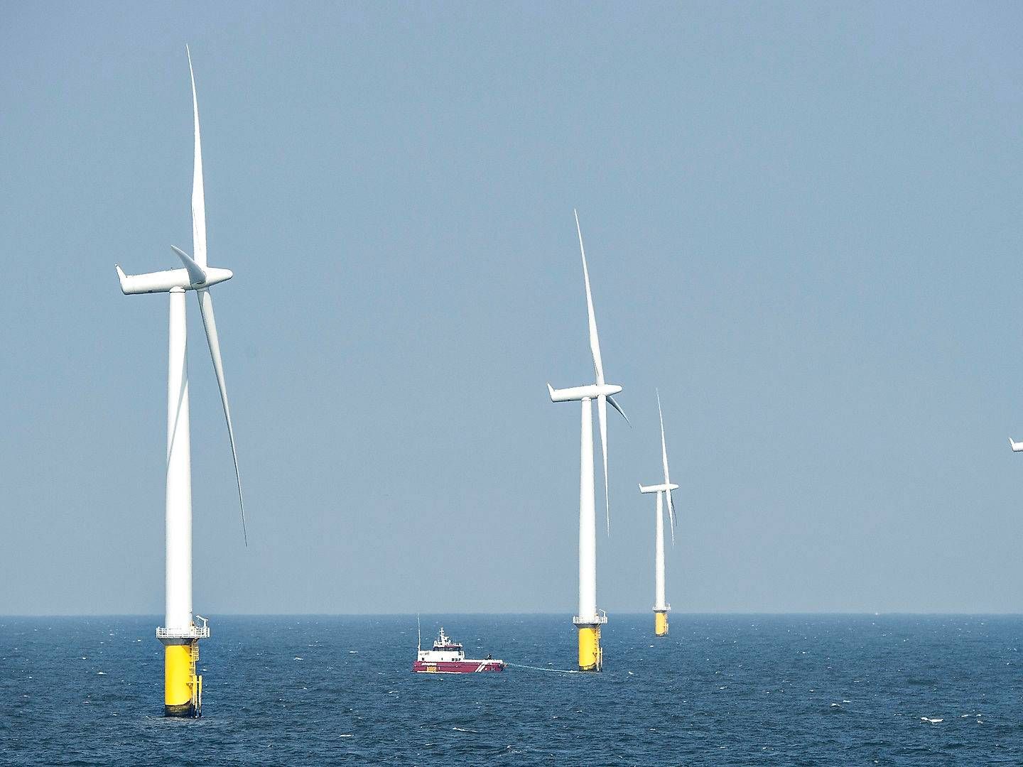 Офшорные ветропарки вдоль побережья в Швеции. London array Wind Farm offshore. London array.