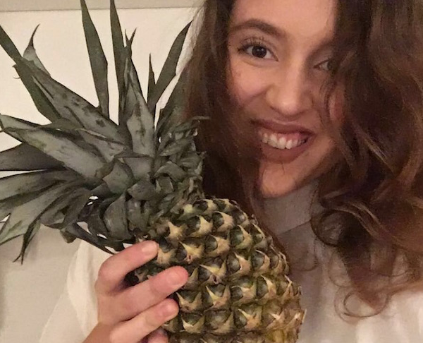 Julia Fennefoss Vollertsen, k-medarbejder i FDM, er ugens ananas i egen juice.