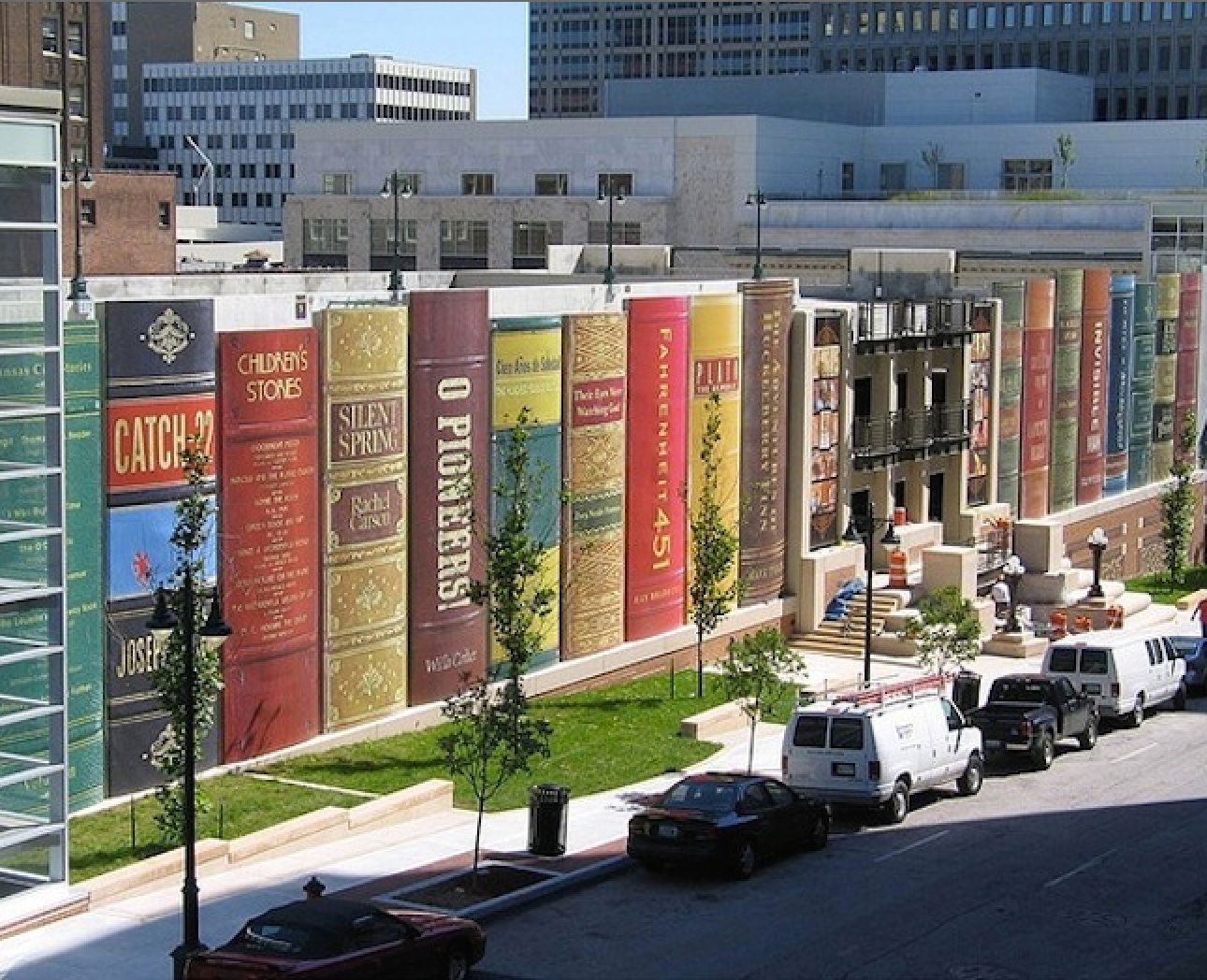 Vi har brug for en læserevolution, der kan få læsning og bøger til at være lige så vigtig i folks bevidsthed som fashion brands og måltidskasser. Billedet er fra hovedbiblioteket i Kansas City, Missouri.
