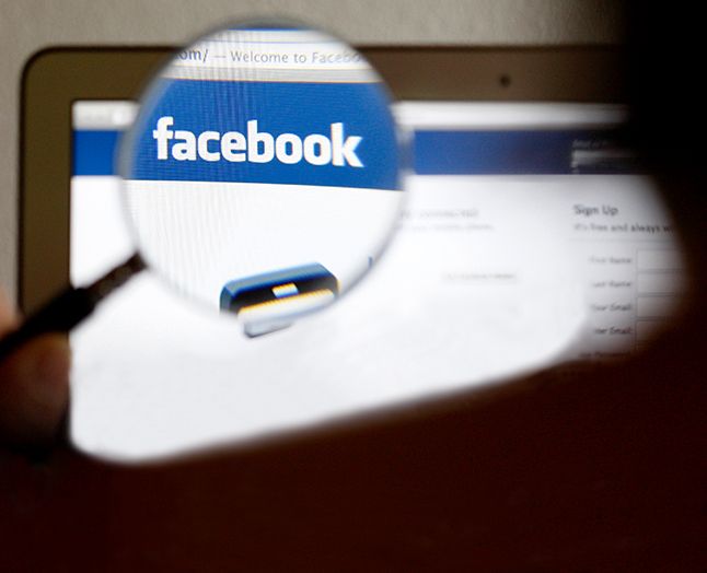 Tiden kalder på Facebook-reguleringer. Men skal vi censurere eller oplyse? Kilde: Thomas Hodel / Scanpix.